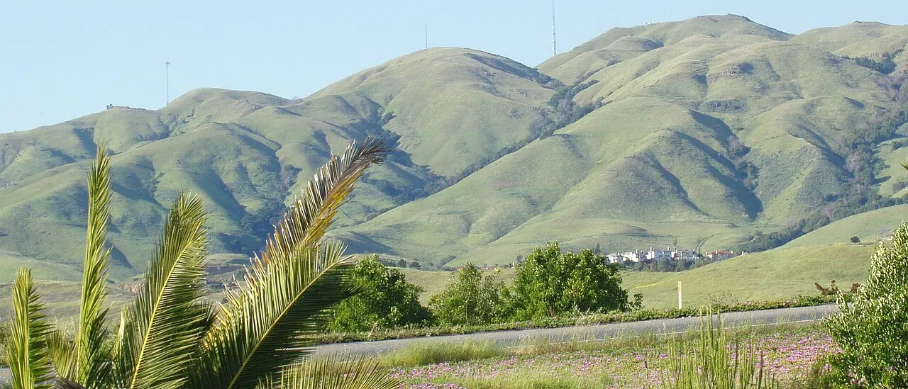 Green hills and scattered homes east of Milpitas, seen toward Monument Peak.
